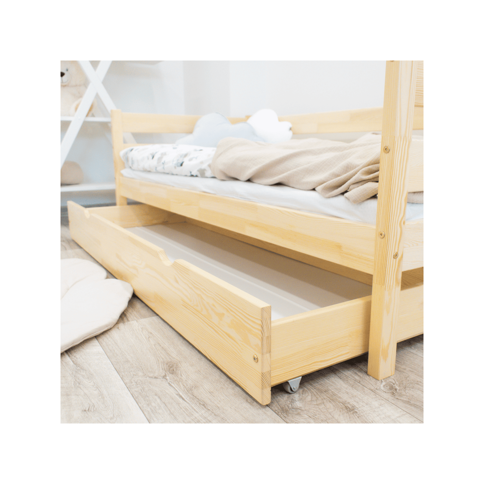 Łóżko drewniane pojedyncze...