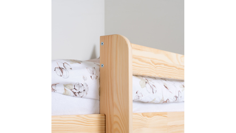 Łóżko antresola 160 cm sosna Meble Wróbel – zbliżenie na wykończenie barierki ochronnej