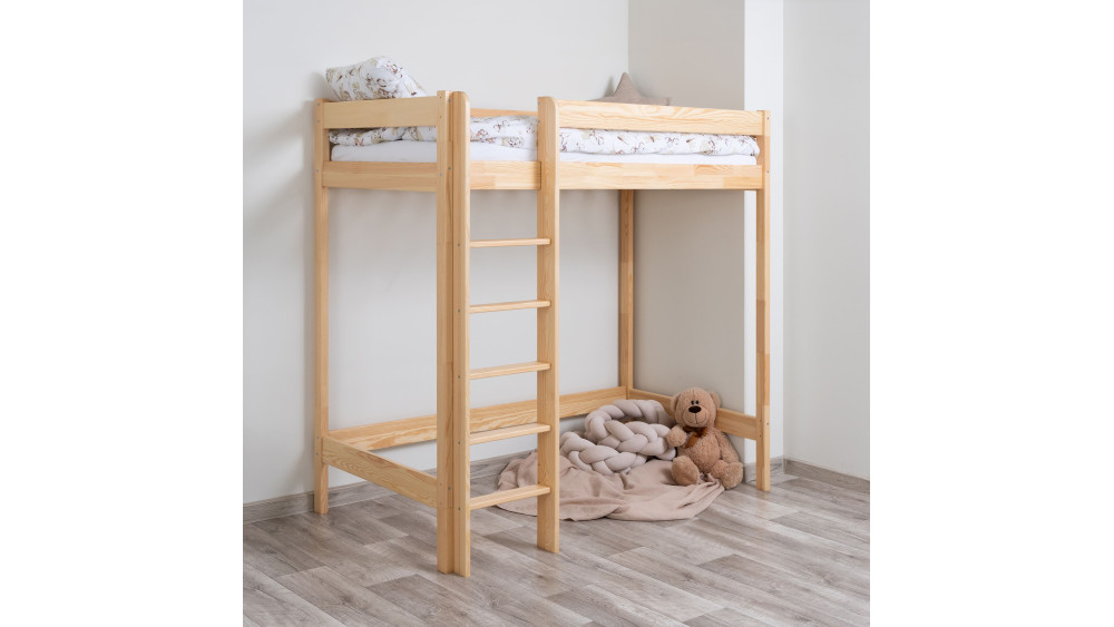 Naturalne łóżko drewniane Antresola wysokość 180 cm widok pod kątem w pokoju