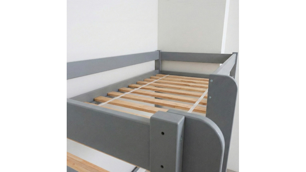 Łóżko drewniane Antresola wysokość 180 cm szare – zbliżenie na stelaż i ramę