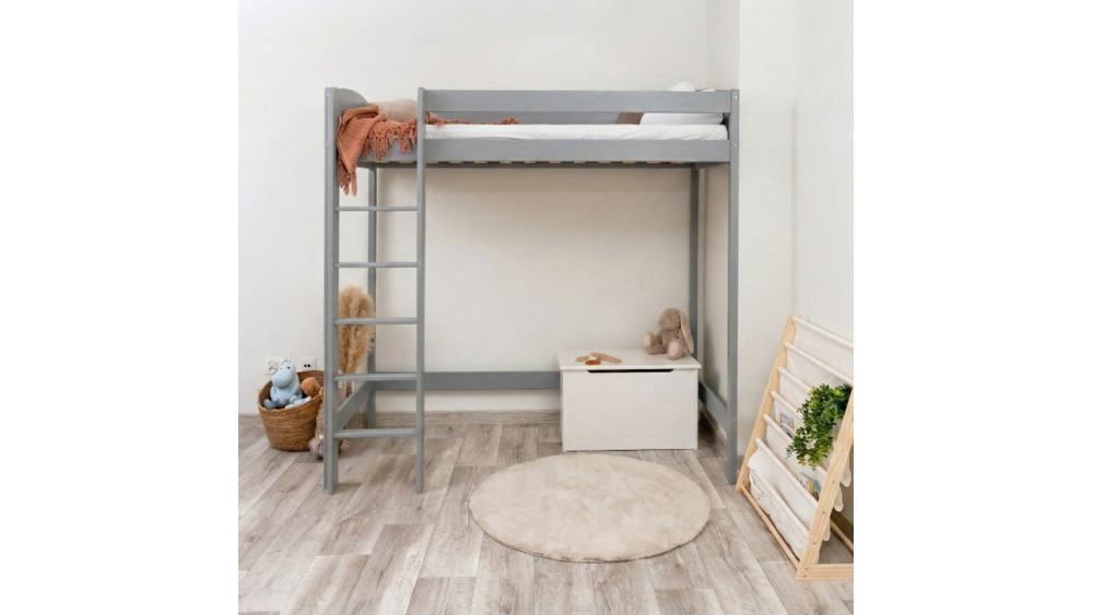 Łóżko antresola z łukiem 160 cm szare w aranżacji z dywanem i koszami