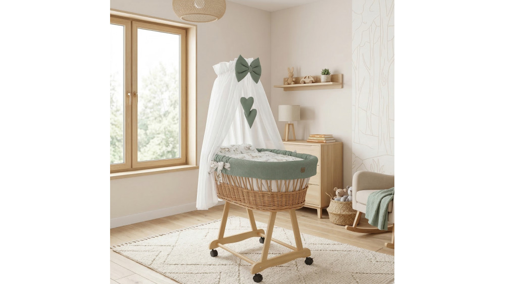 Kosz Mojżesza z baldachimem na rolkach zielony w pokoju dziecięcym