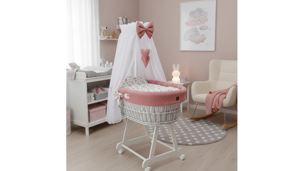 Kosz Mojżesza z baldachimem na rolkach różowy – widok pod kątem