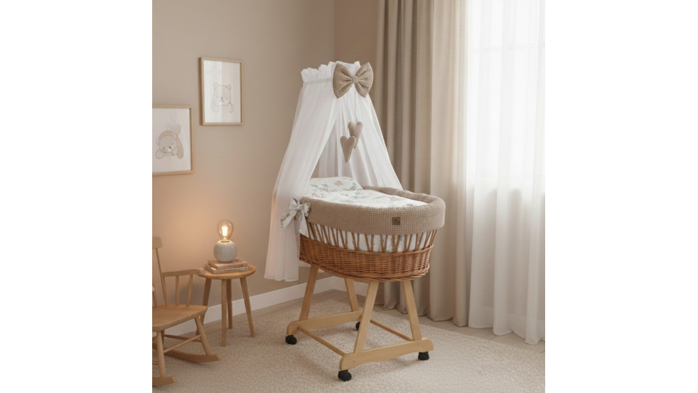 Kosz Mojżesza z baldachimem na rolkach beżowy – widok na kółka i stelaż