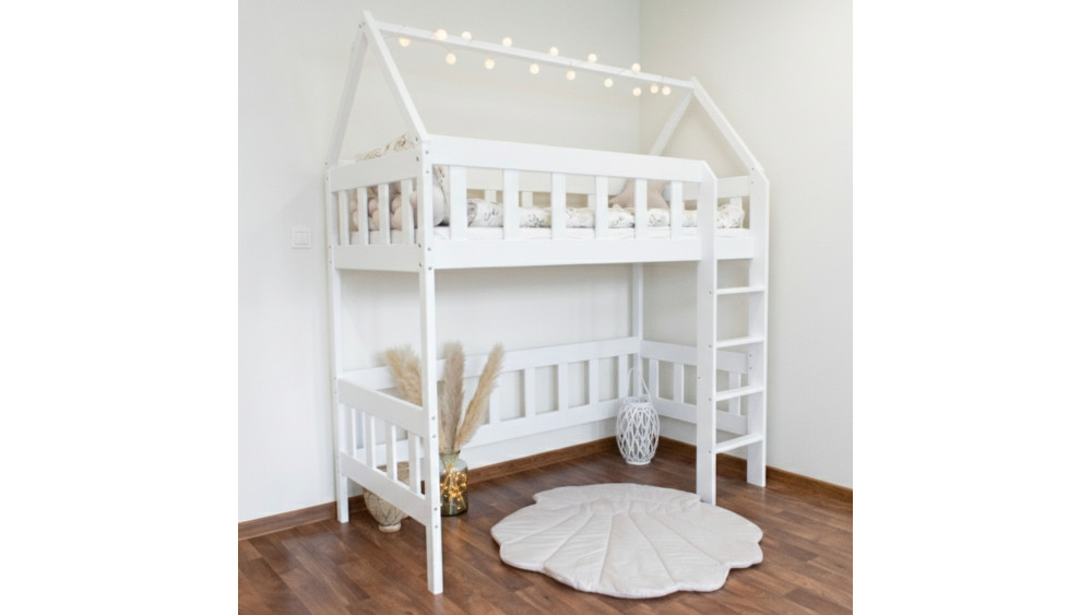 Łóżko pojedyncze drewniane antresola Chwat białe w pokoju dziecka