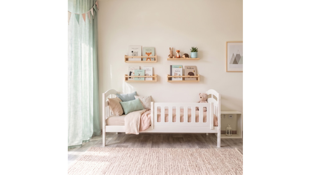 Łóżko dziecięce Zuzia białe Meble Wróbel z  barierką ochronną.