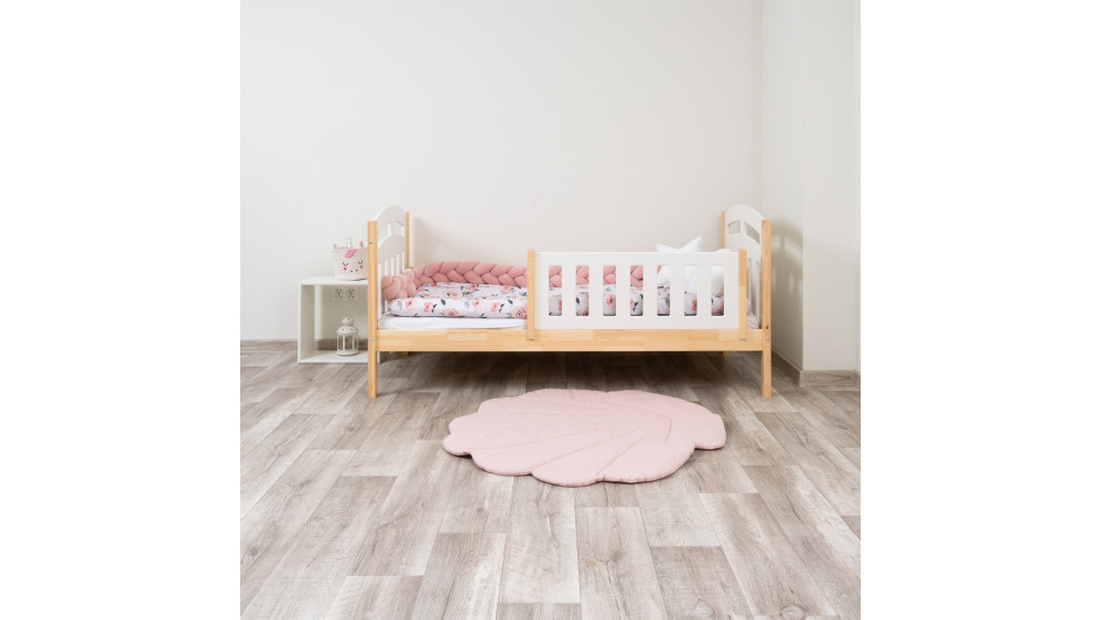 Łóżko dziecięce Zuzia Duo sosna-biały w pokoju dziecięcym