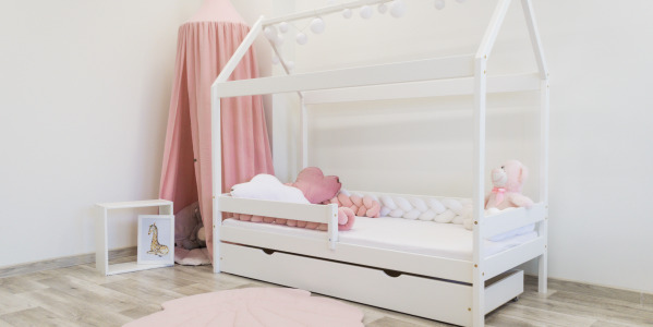 Łóżka dla dzieci z barierką - sprawdź, dlaczego należy postawić na bezpieczne rozwiązania wybierając meble swoim pociechom