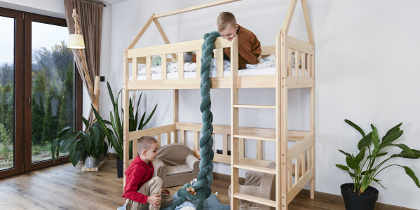 Łóżko na antresoli - plusy takiego rozwiązania