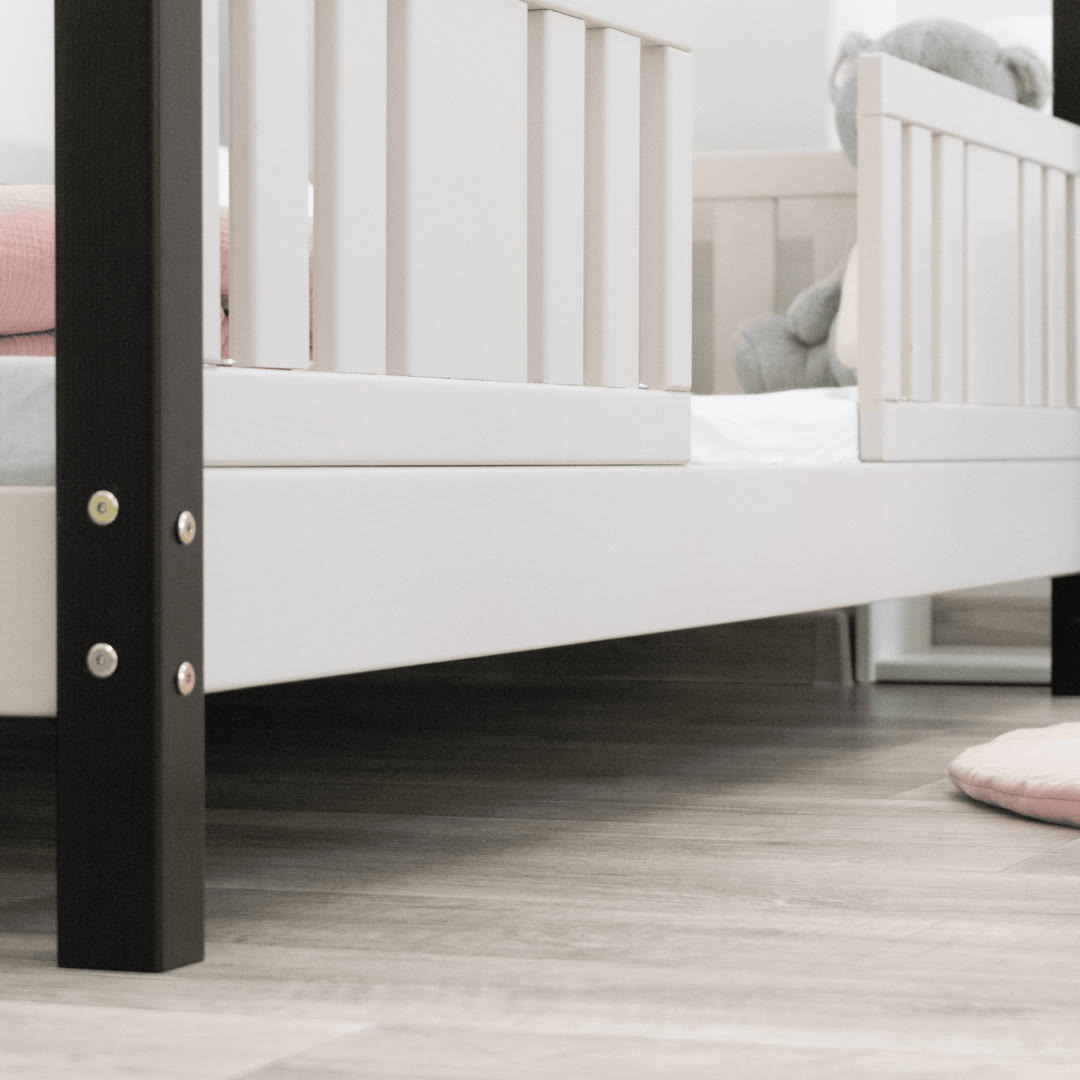 Co oznacza stabilność konstrukcji łóżka? Przewodnik dla rodziców