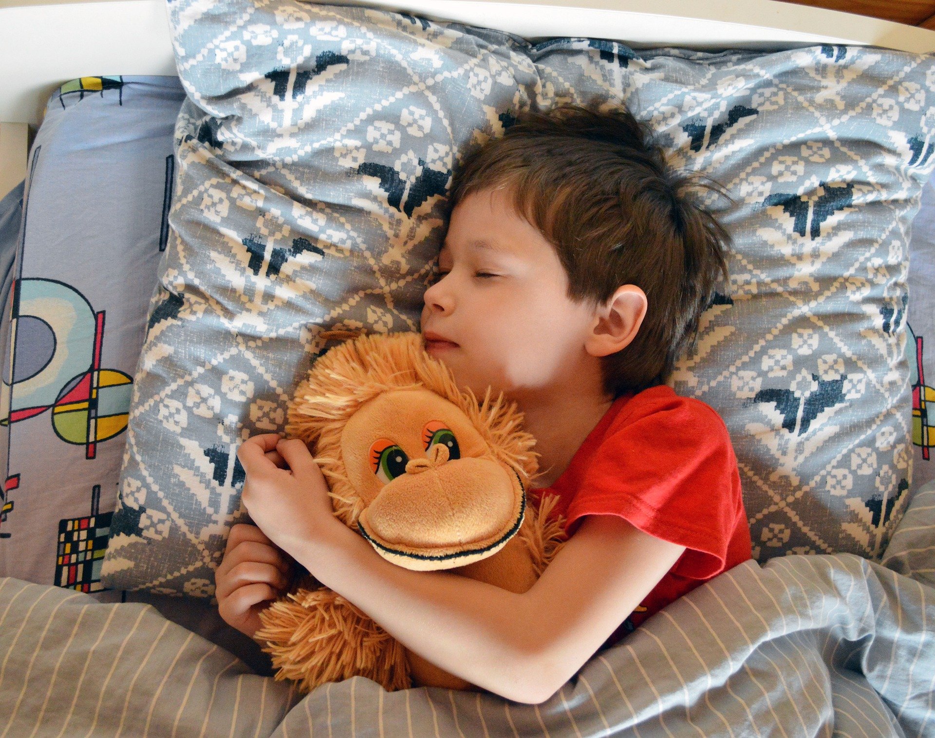Łóżka drewniane dla dzieci – daj swoim pociechom zdrowy sen!